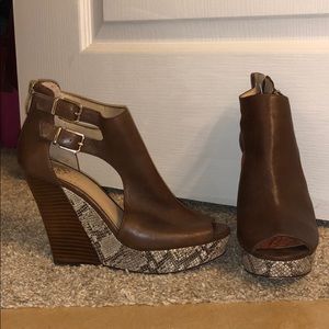 Vince Camuto Wedges